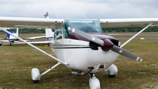 Cessna Skyhawk 172 N, GTN 750 mit Traffic