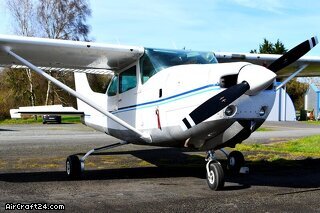 Cessna FR-182Q [RG]