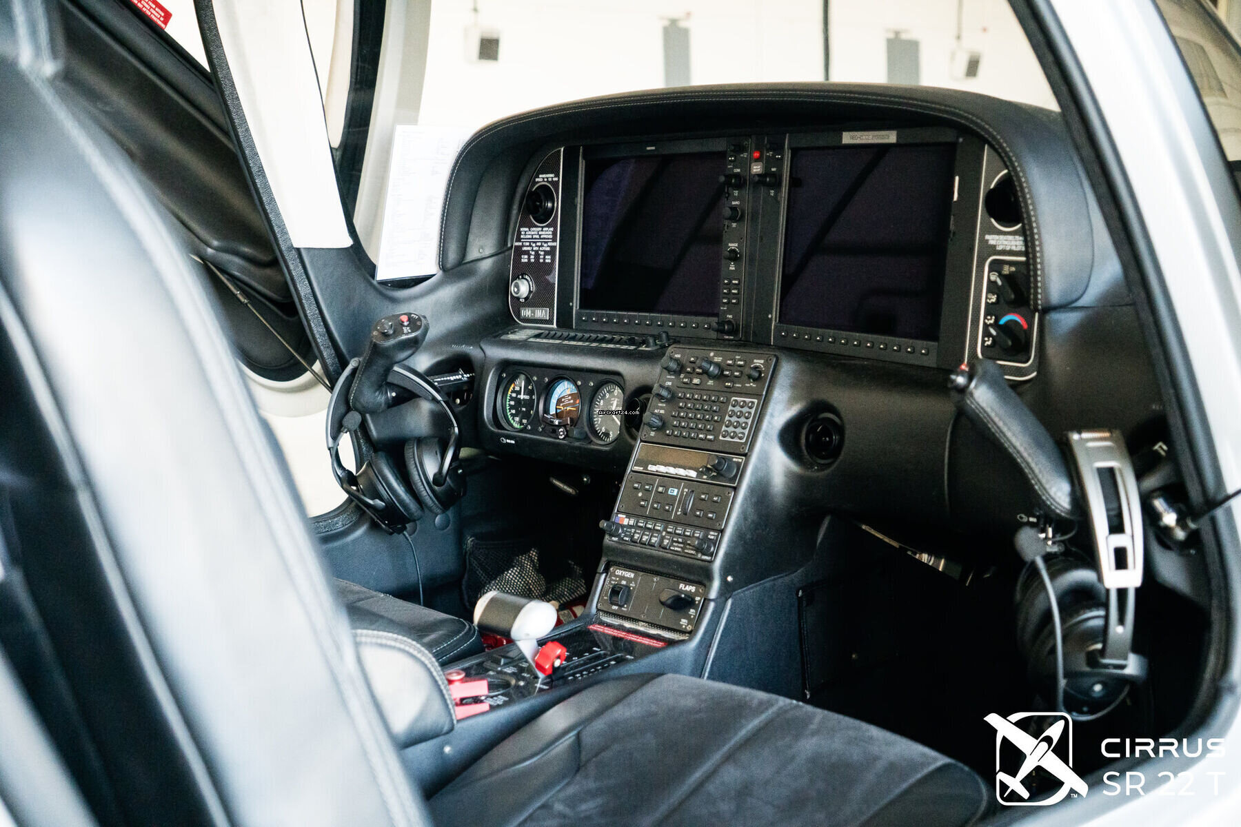 2011 Cirrus SR22T-G3, photo 6