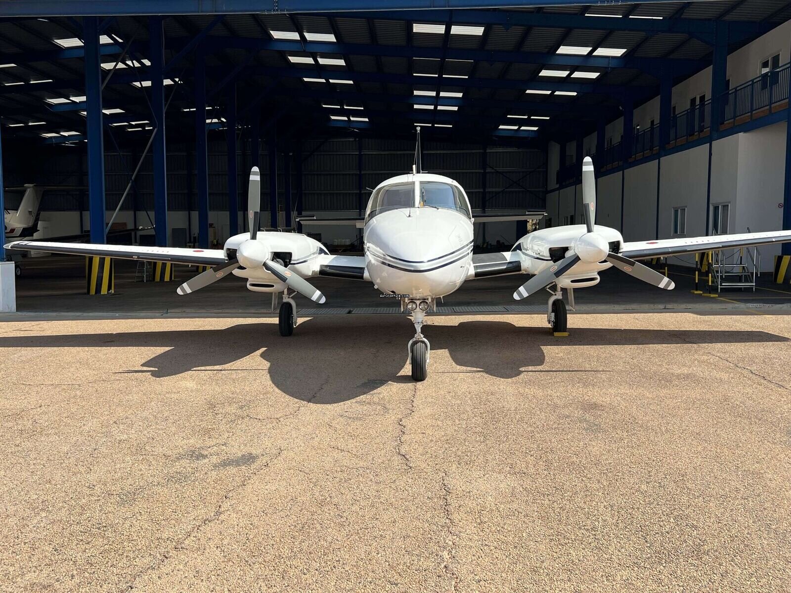 1981 Piper Chieftain PA-31-350, photo 2