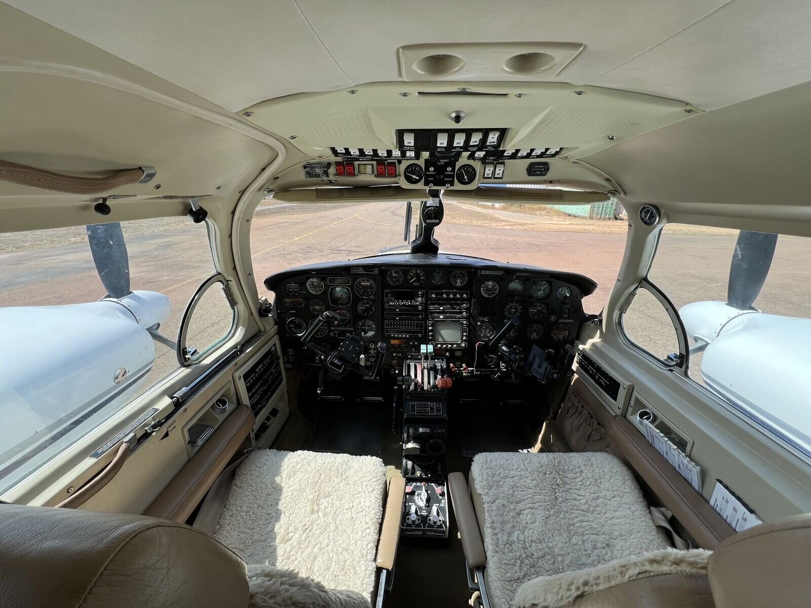 1981 Piper Chieftain PA-31-350, photo 9