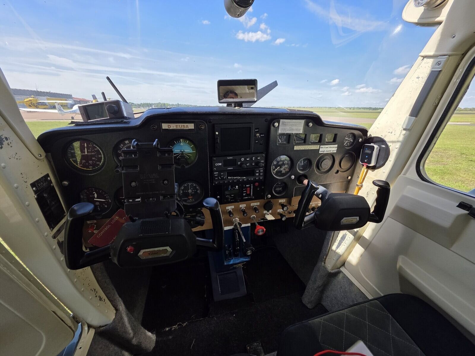 1968 Cessna C150H, photo 2