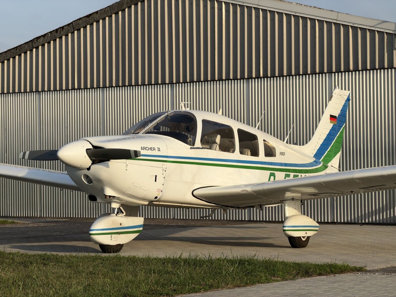 1978 Piper PA-28-181 Archer II, photo 1