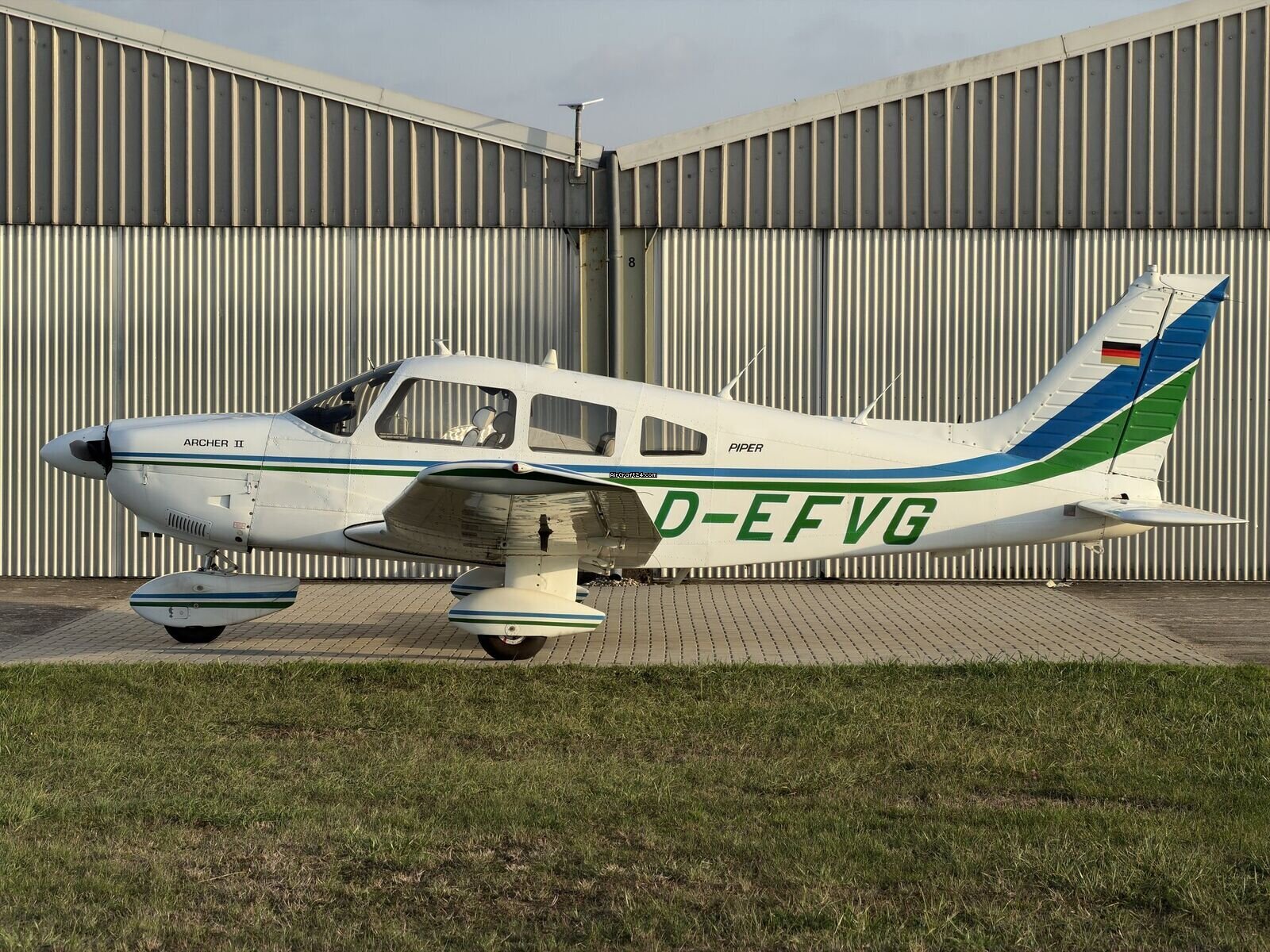 1978 Piper PA-28-181 Archer II, photo 3