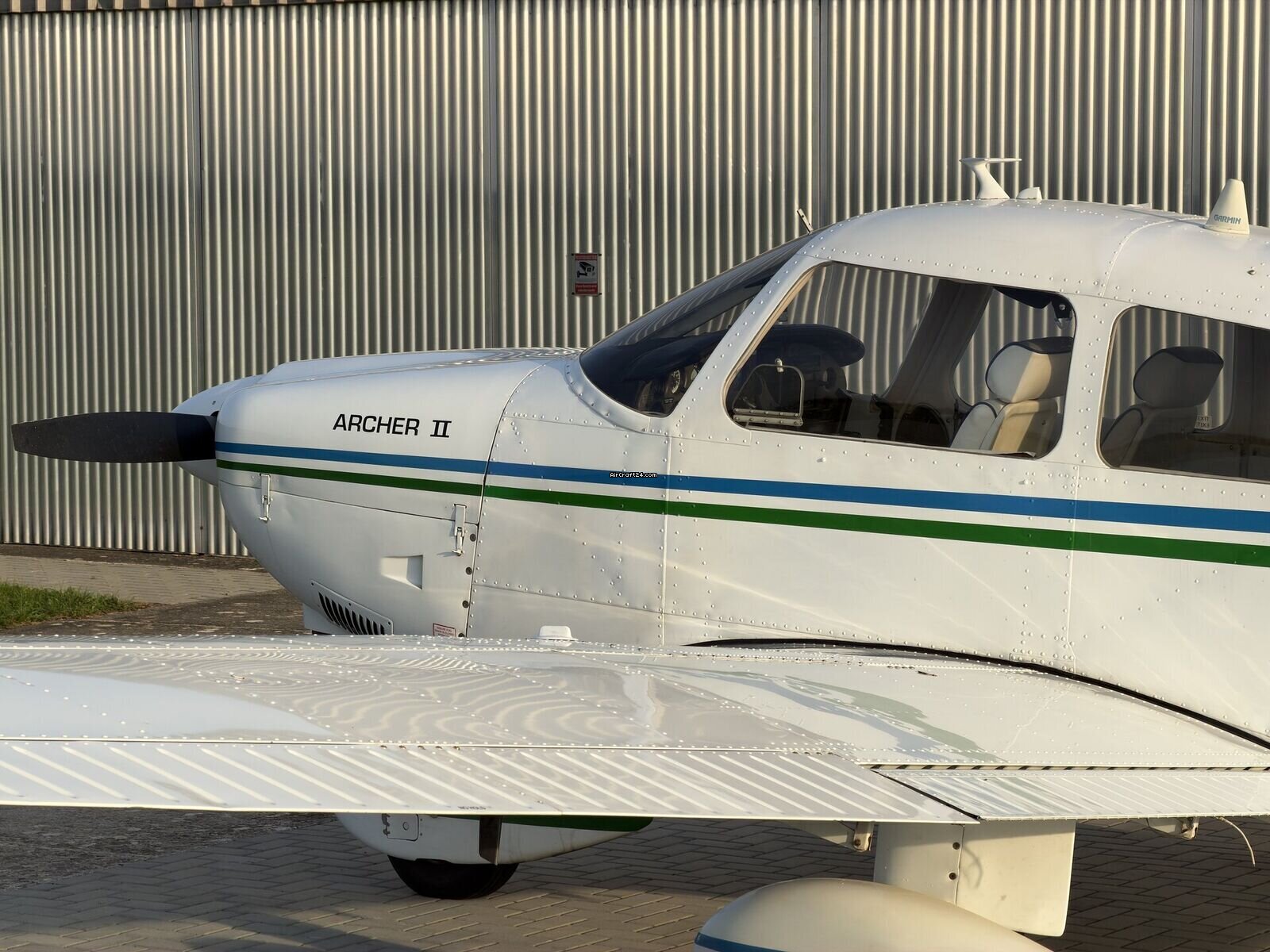 1978 Piper PA-28-181 Archer II, photo 4