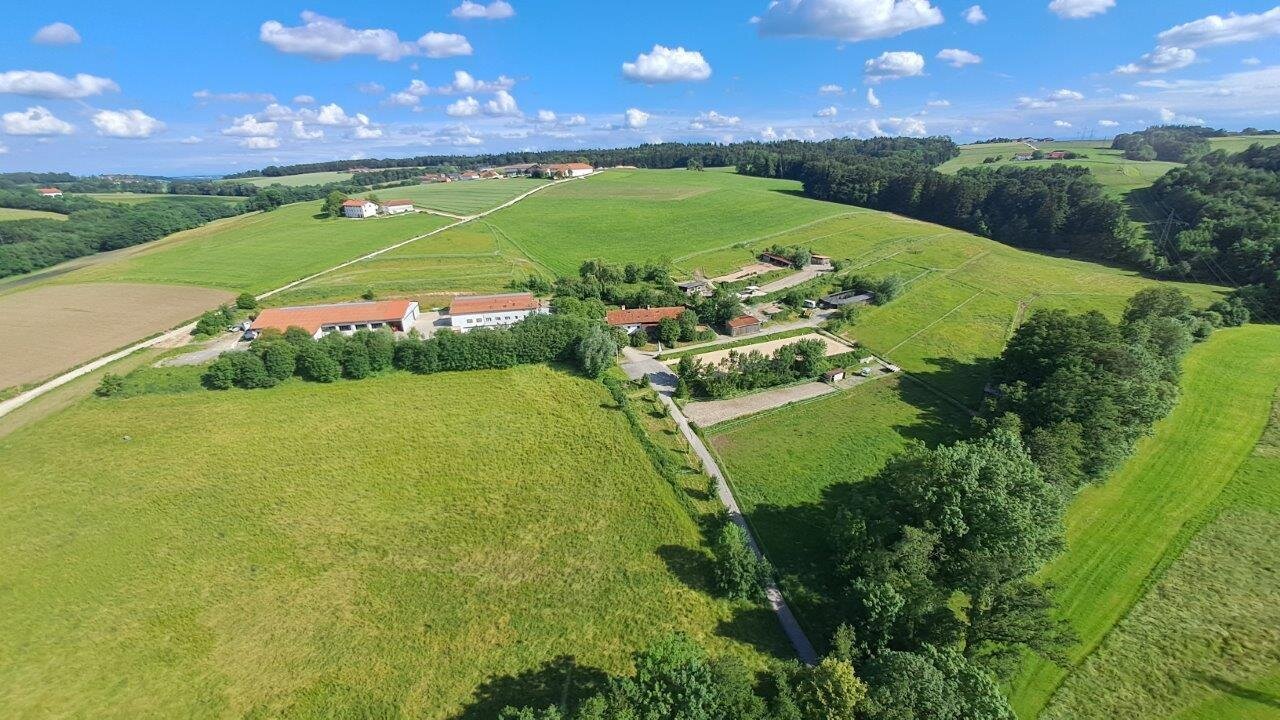 2007 Robinson Heliport mit Reitanlage in Oberbayern 7,8 ha Alleinlage, photo 3