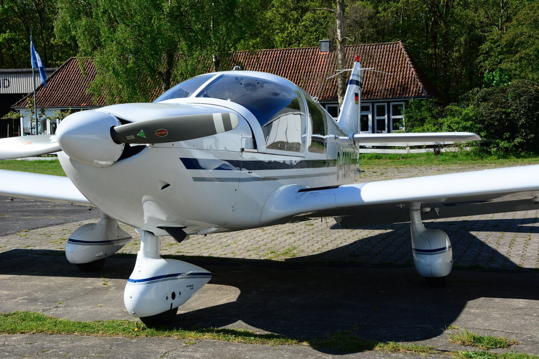 1972 Robin HR100/210D, photo 1