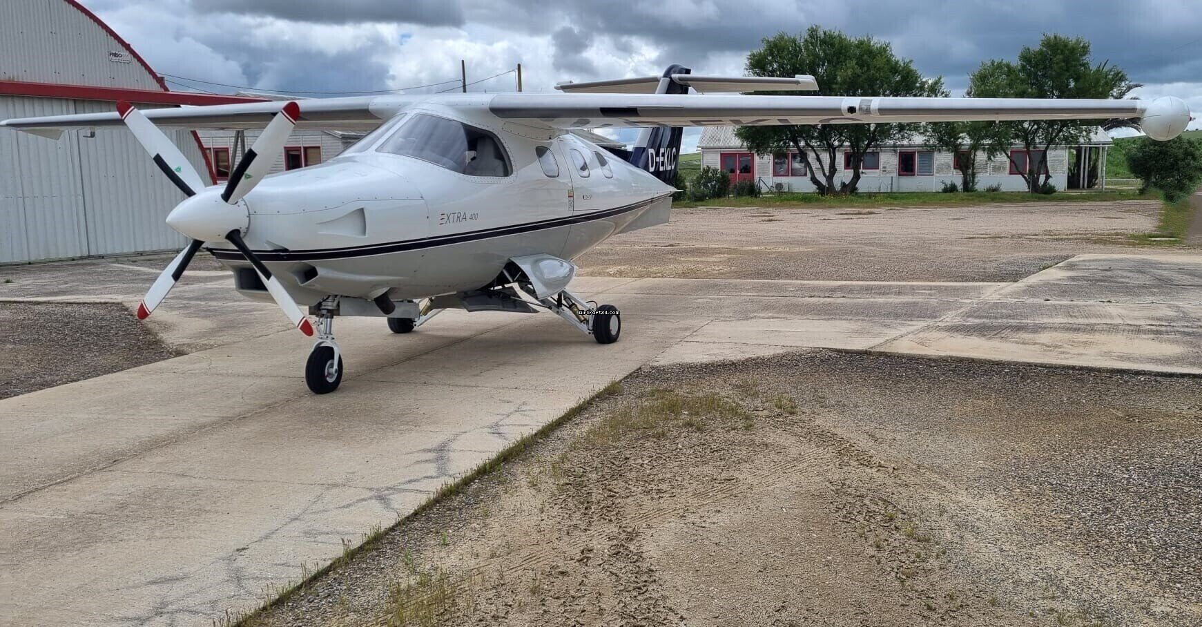 2000 Extra Aircraft 400, photo 1
