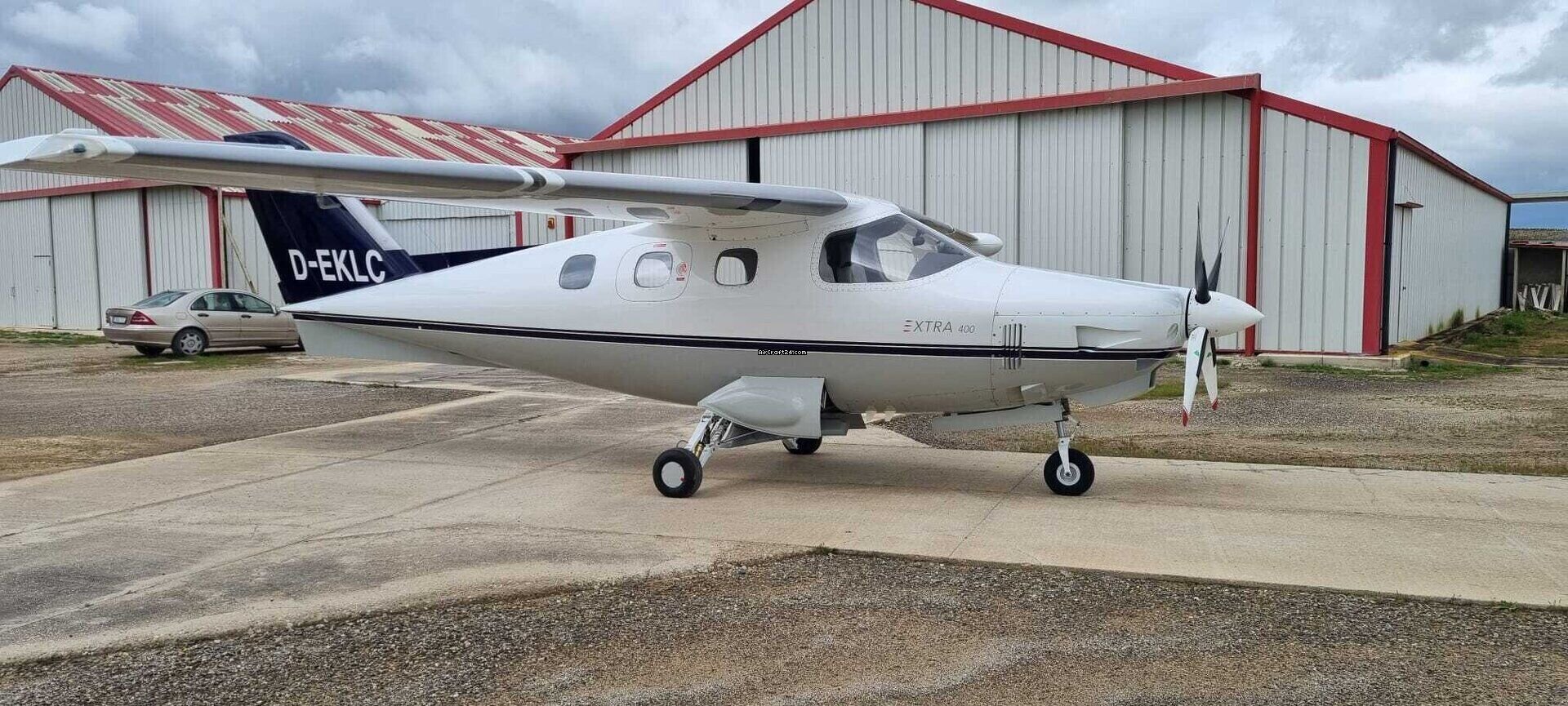 2000 Extra Aircraft 400, photo 3