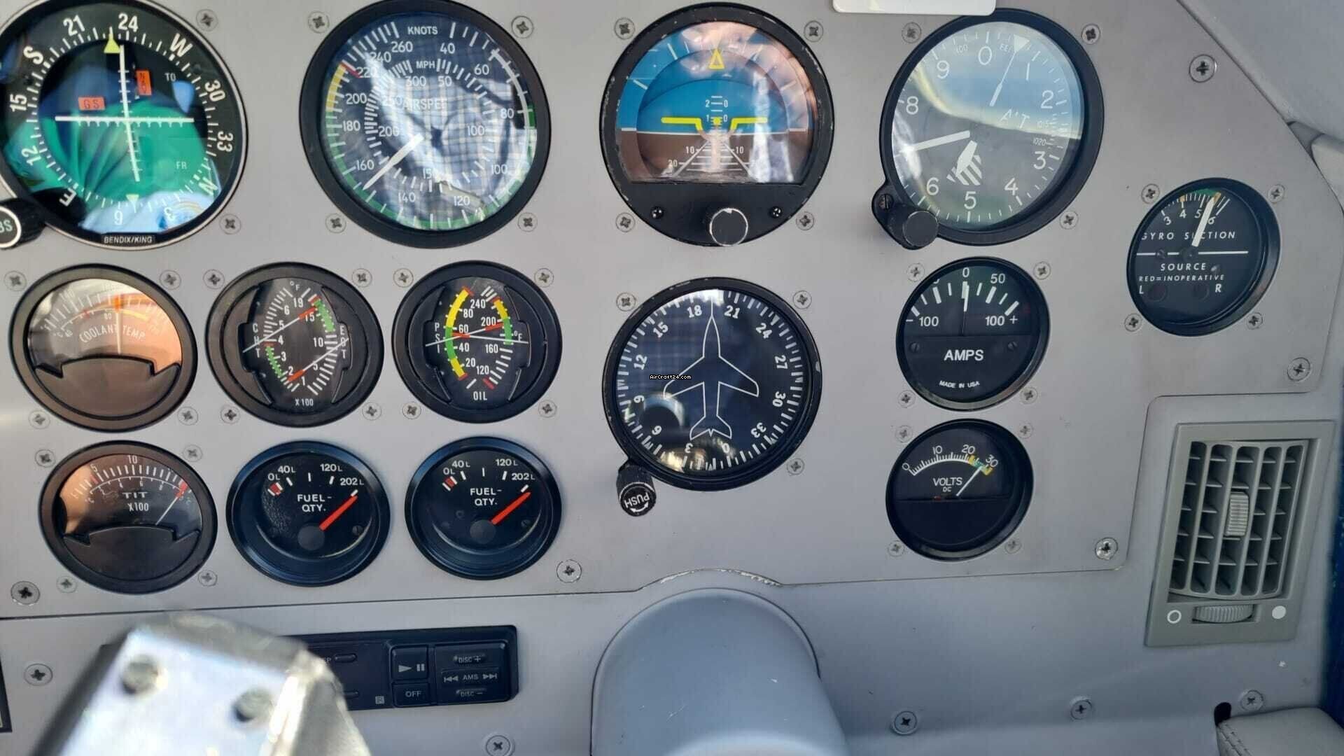2000 Extra Aircraft 400, photo 4