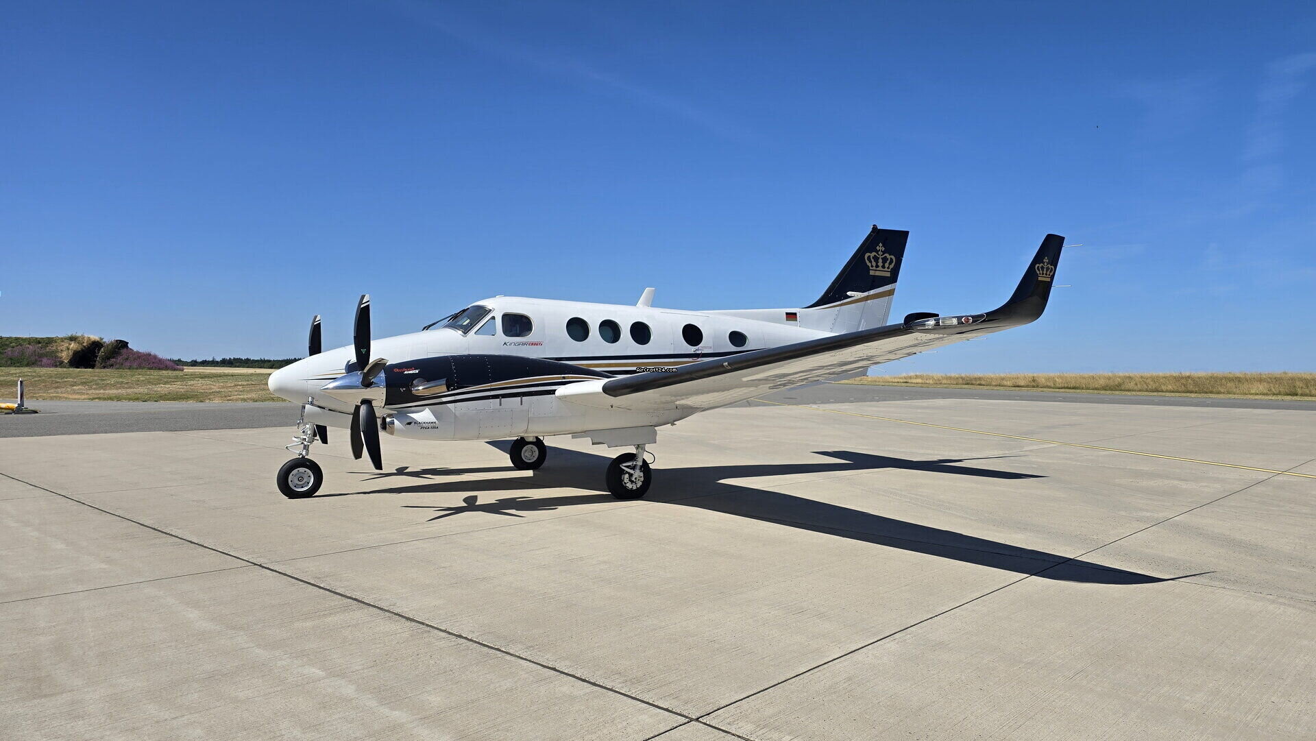 1993 Beechcraft King Air 90B, photo 2