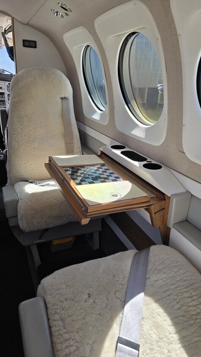 1993 Beechcraft King Air 90B, photo 7