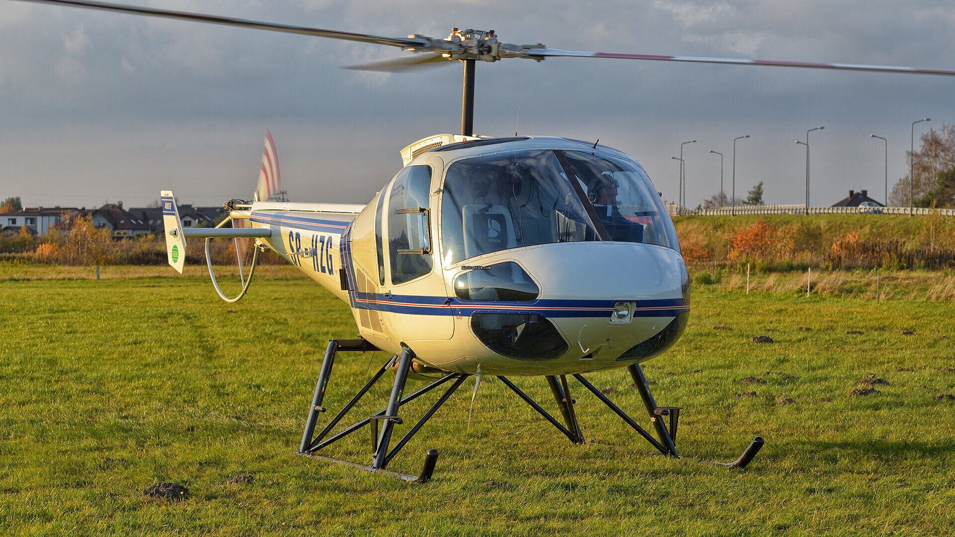 2010 Enstrom 408B, photo 8