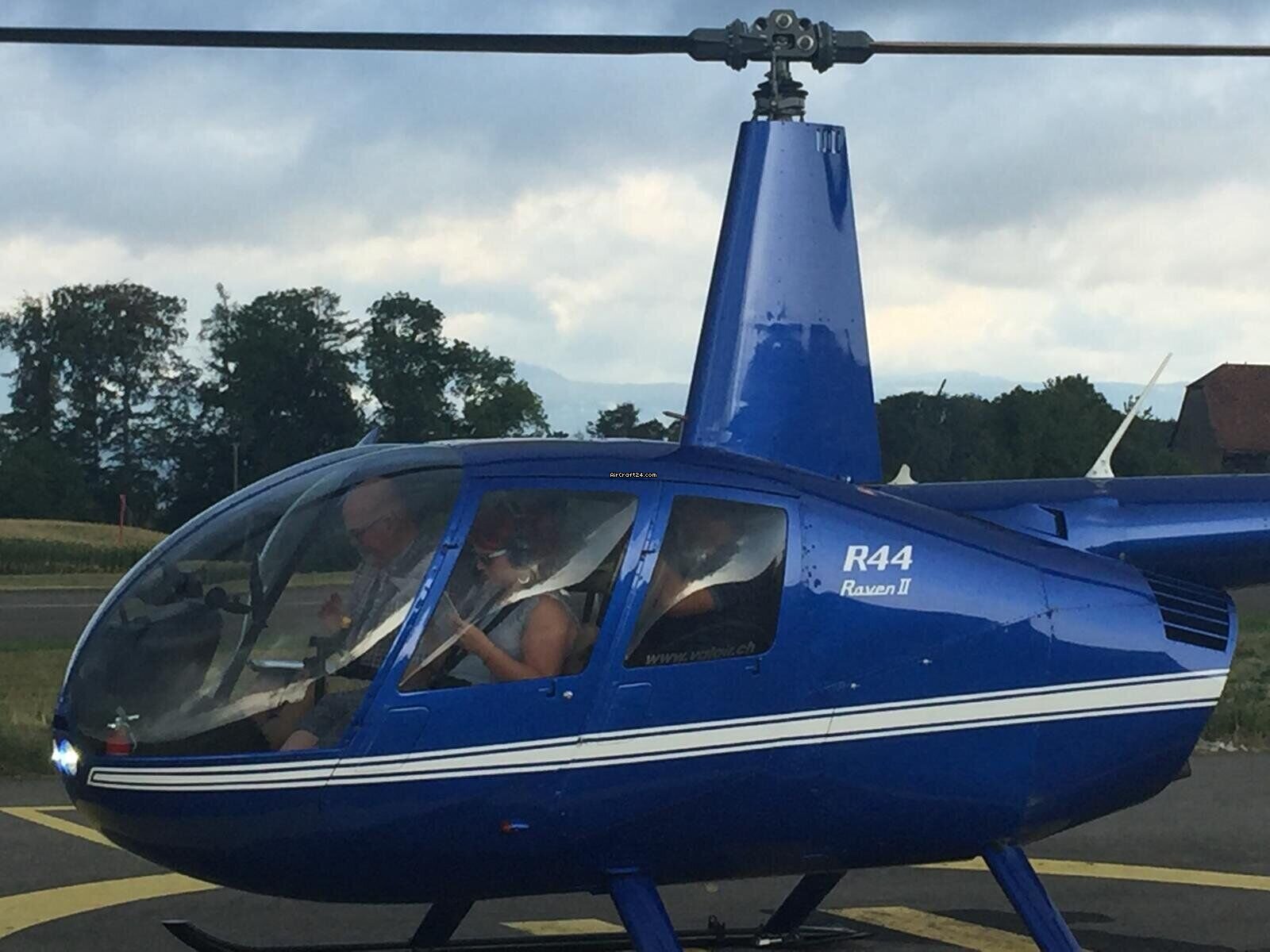 2005 Robinson R 44 Taven II, photo 2