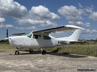 Cessna T210L