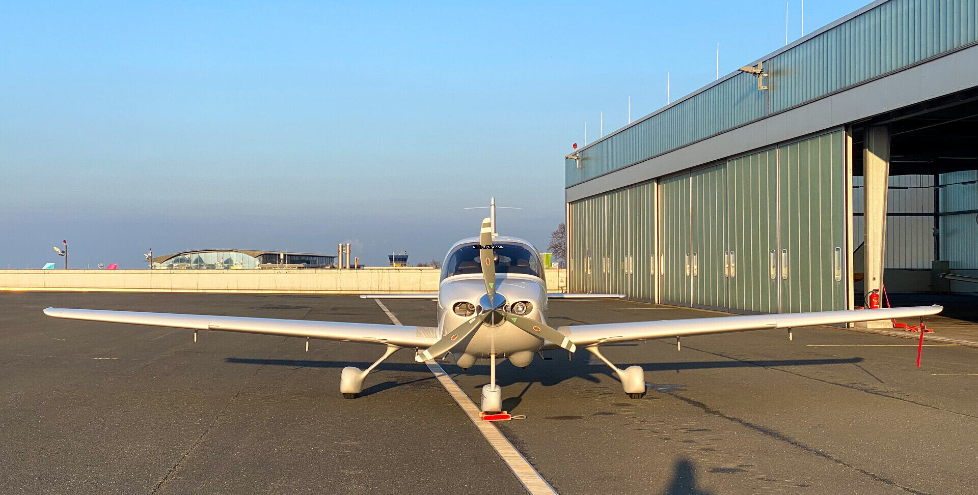 2000 Cirrus SR20 G1 | Low-Time | Dual GNS 430W Waas/lpv | Aspen PFD | Fresh Prop, photo 3