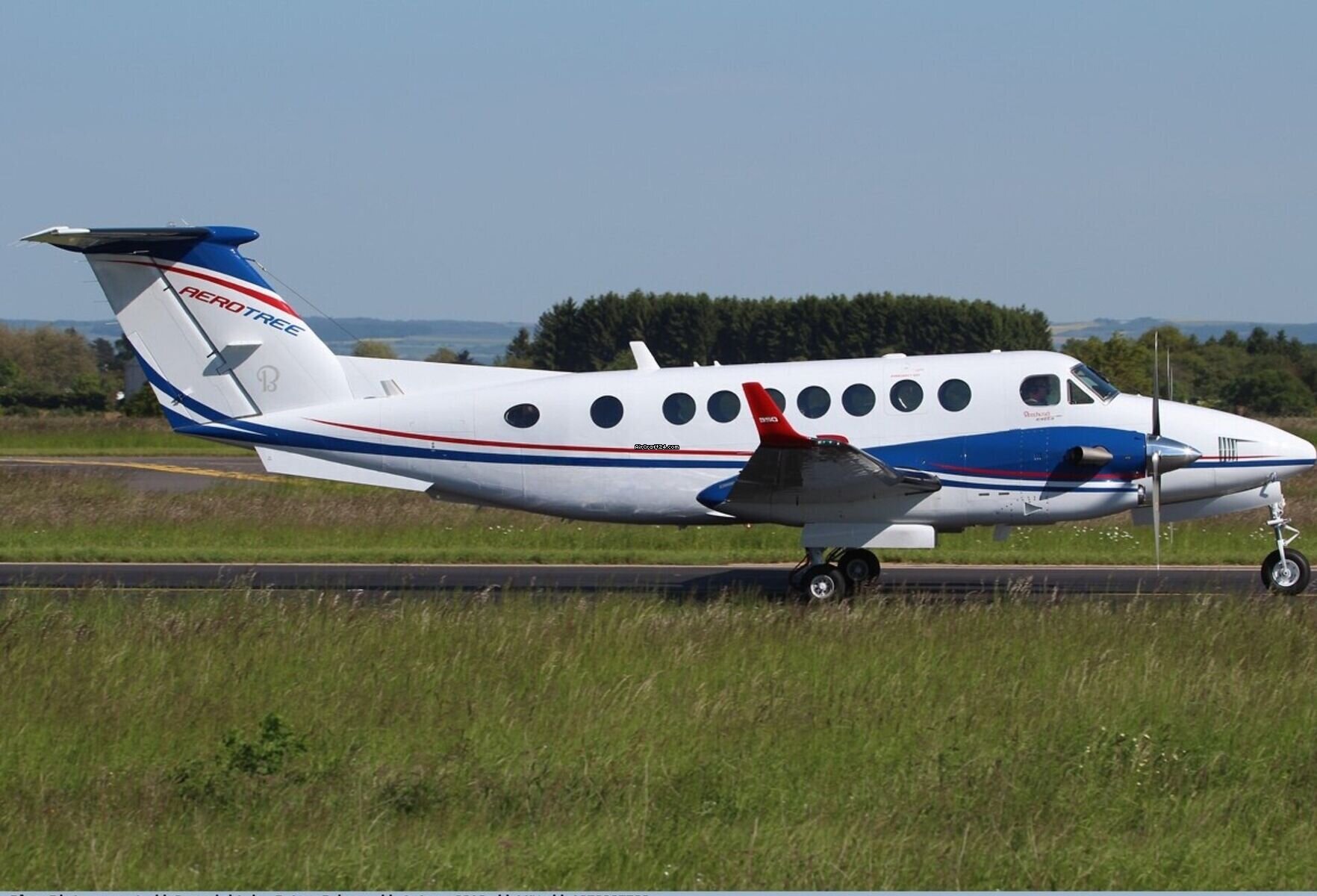 2012 Beechcraft King Air 350i, photo 2