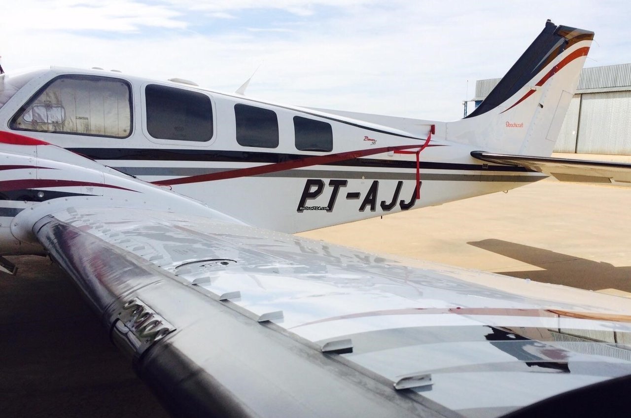 2001 Beechcraft Baron 58, photo 3