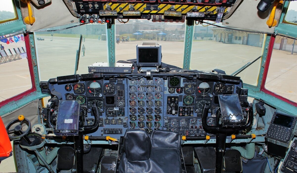1983 Lockheed C-130, photo 3