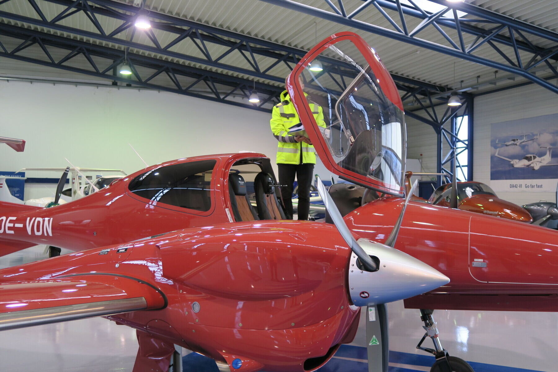 2023 Diamond DA42-V1, photo 2