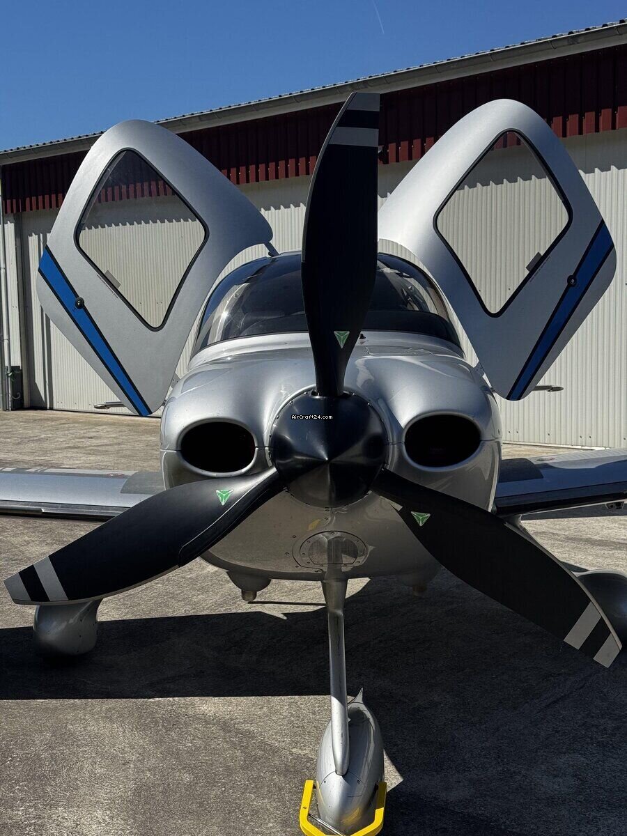 2014 Cirrus SR22 G5 Carbon FIKI A/C, photo 2