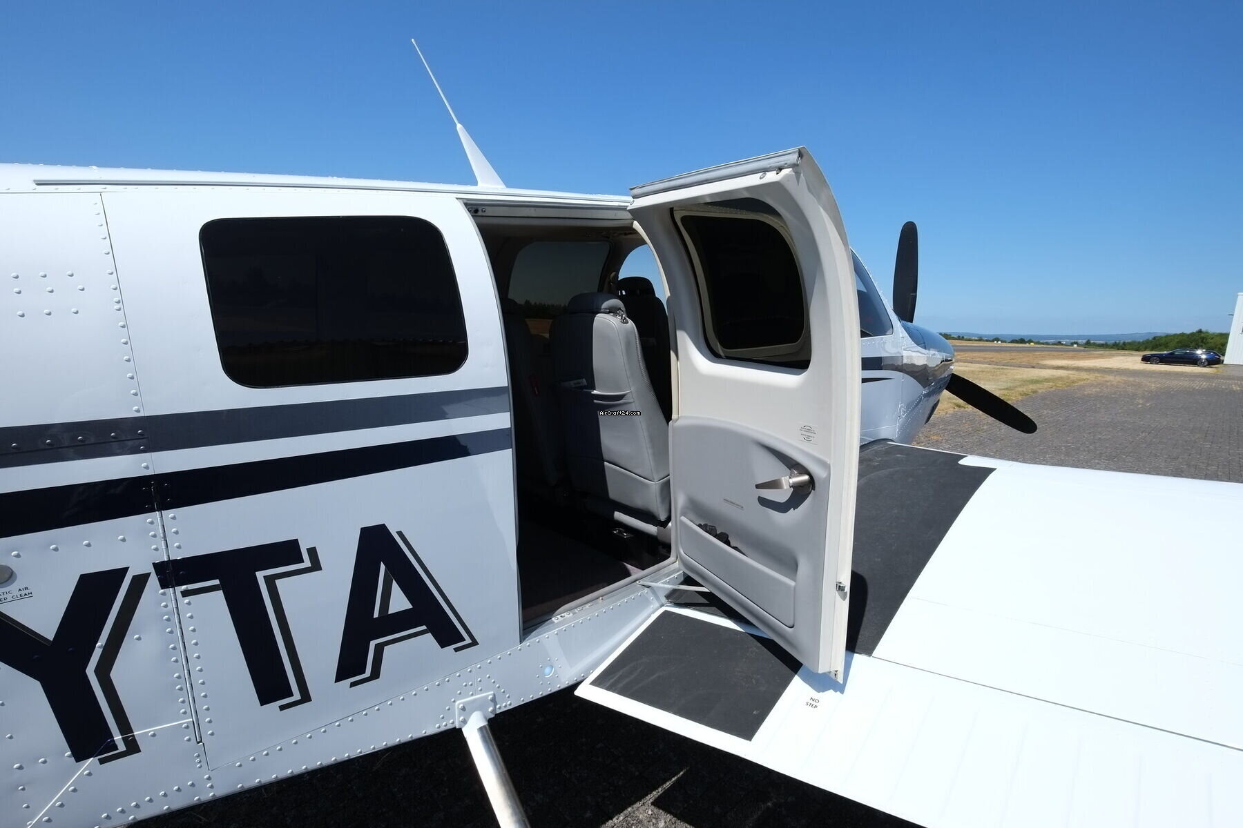 2019 Beechcraft Bonanza G36, photo 2