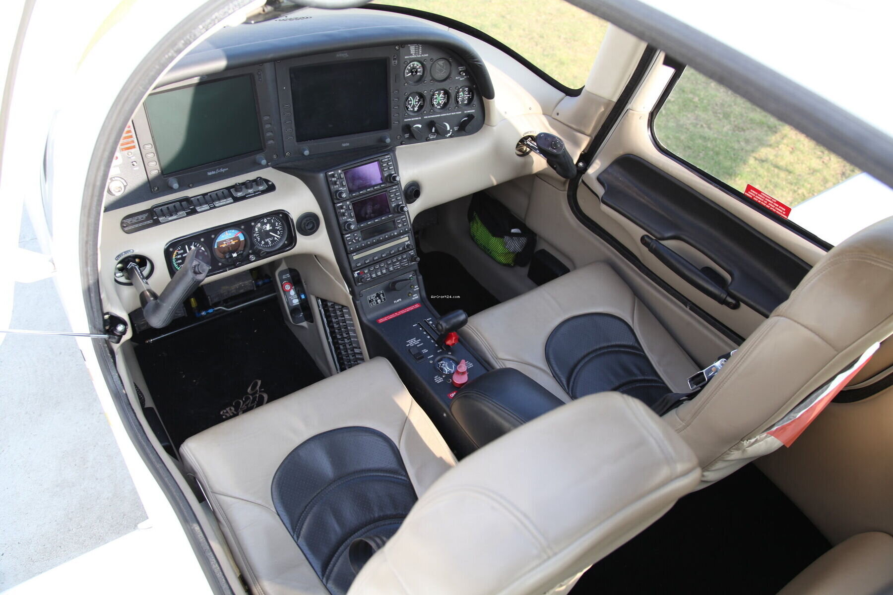 2004 Cirrus SR22-G2, photo 5