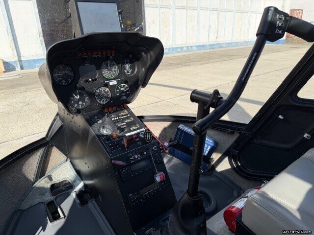 2006 Robinson R-44 Clipper II, photo 5