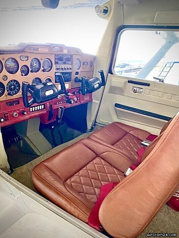 1977 Cessna 152, photo 2