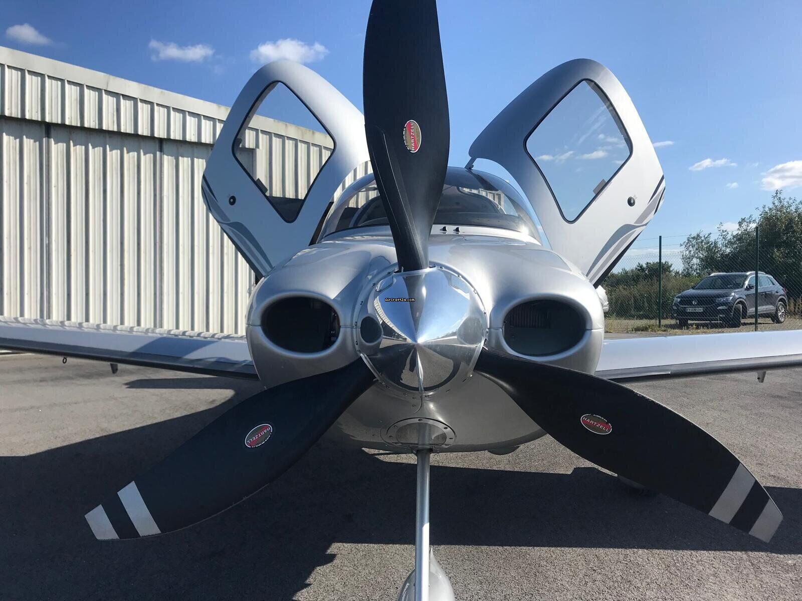 2010 Cirrus SR22-G3, photo 1