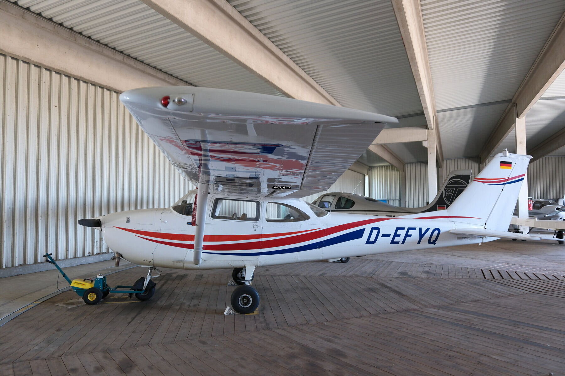 1966 Cessna 172, photo 2