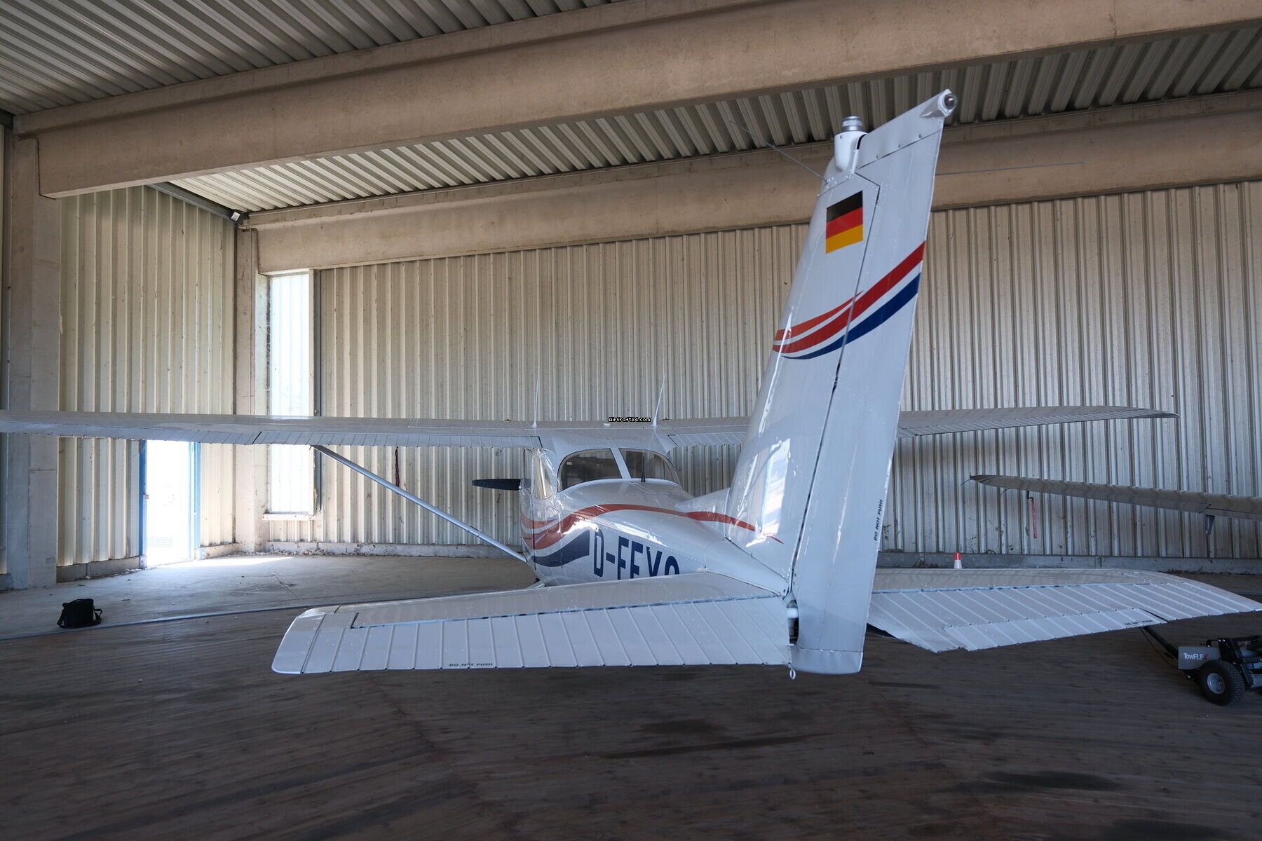 1966 Cessna 172, photo 4