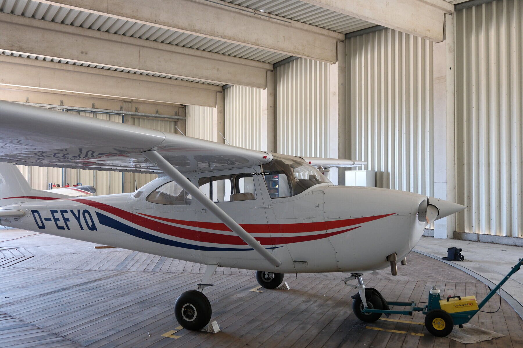 1966 Cessna 172, photo 6