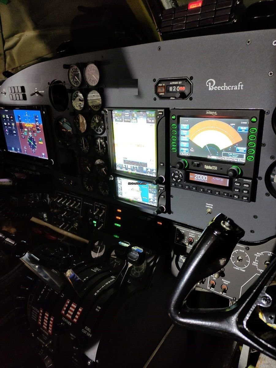 1982 Beechcraft King Air B200, photo 2