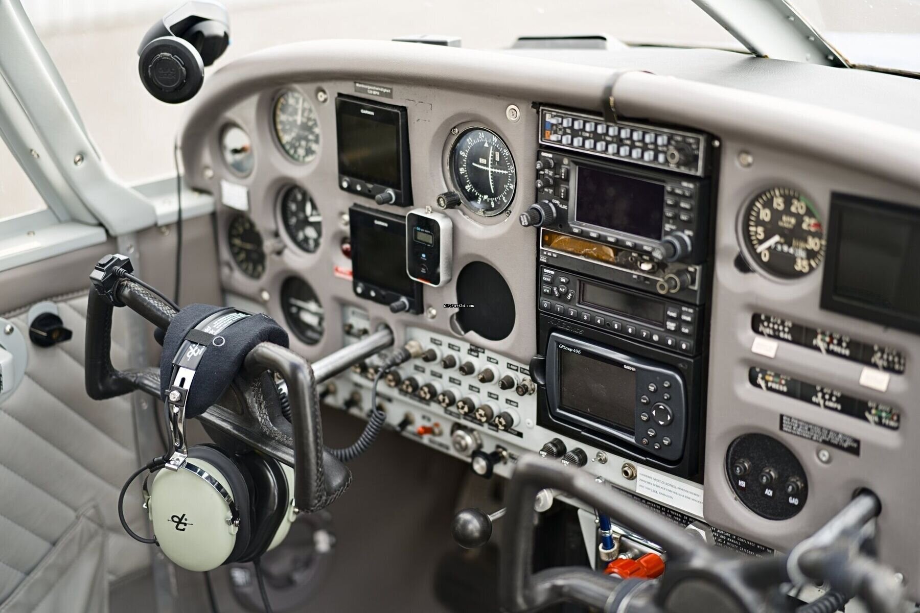 1964 Piper PA-28-140 Cherokee (160 HP STC), photo 5